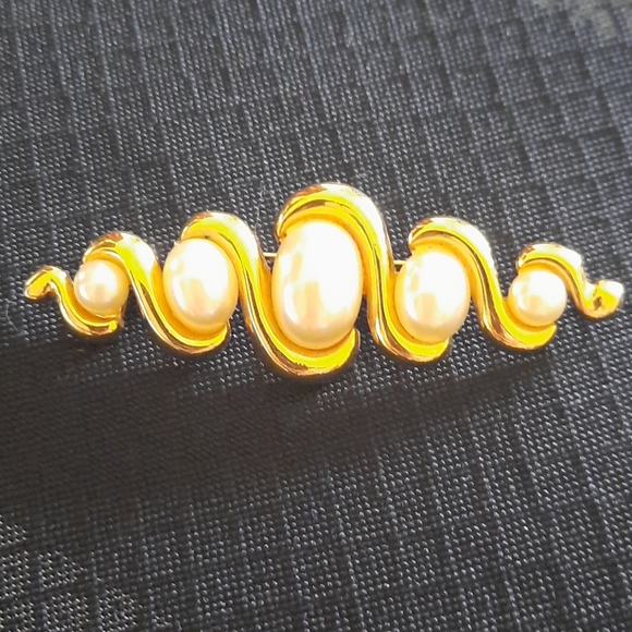 Simulated Peral Pin - Picture 2 of 3